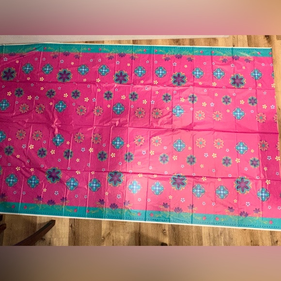 New Frozen Plastic Tablecover by DesignWare x 2 - Picture 2 of 5